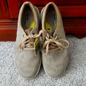 Wmns sz 7.5 nwts skechers classic fit.